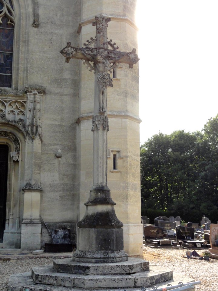 Écretteville-lès-Baons_(Seine-Mar.)_croix_de_cimetière