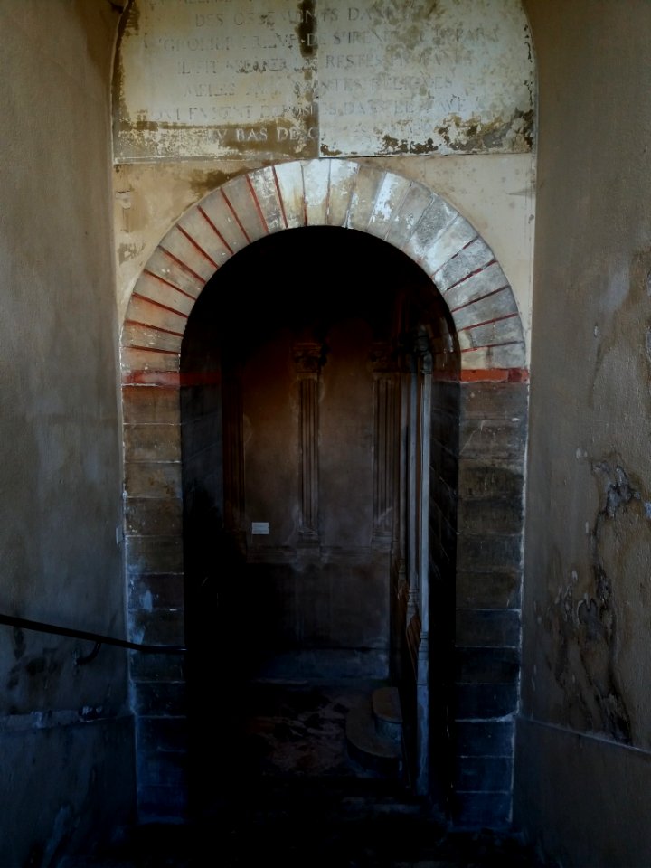 Église_Saint-Irénée_de_Lyon_-_Crypte_-_Escalier_de_l'ossuaire