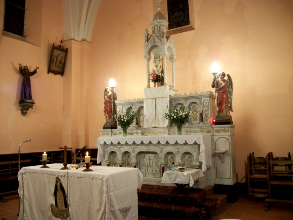 Église_Sainte-Colombe_de_Burgalays_04