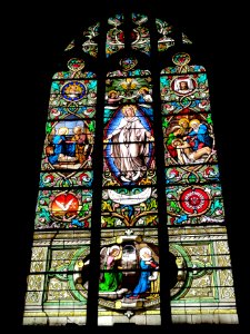 Église_Saint-Georges_de_Chevrières_(Oise)_vitrail_01