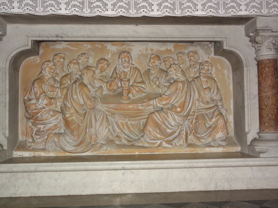 Église_Saint-Georges_de_Chevrières_(Oise),_autel,_bas-relief_de_la_Cène