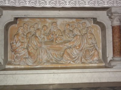 Église_Saint-Georges_de_Chevrières_(Oise),_autel,_bas-relief_de_la_Cène