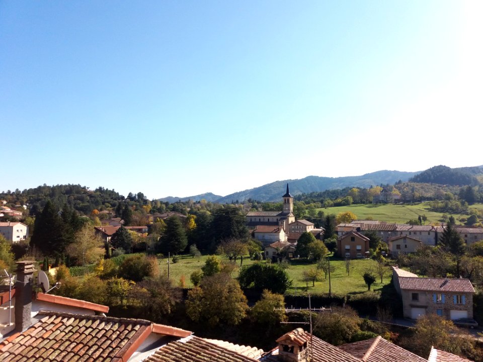 Église_Saint-Bonnet_de_Jaujac_-_Vue_depuis_le_village_médiéval