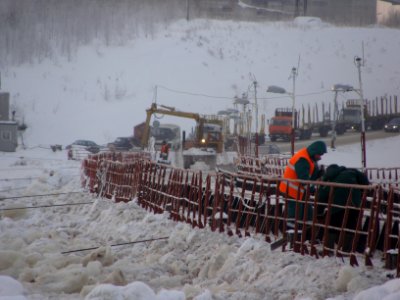 Понтонный_мост_через_реку_Вычегду._Коряжма._Январь_2011_(6)