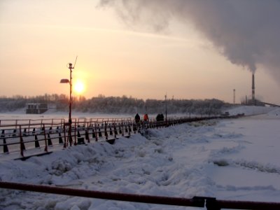 Понтонный_мост_через_реку_Вычегду._Коряжма._Январь_2011_(5)