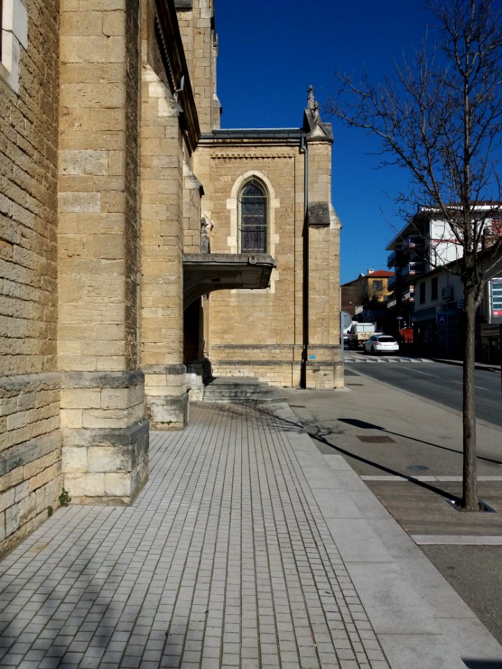 Église_Saint-Didier_de_Saint-Didier-au-Mont-d'Or_-_Côté_avenue_de_la_République