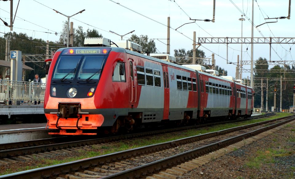 РА2-103,_Россия,_Ленинградская_область,_станция_Зеленогорск_(Trainpix_172880)