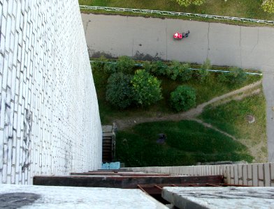 Пожарная_лестница_в_12этажном_здании,_Коряжма_(01)