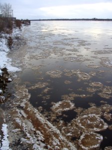 Северная_Двина_у_Котласа_в_ноябре_2012