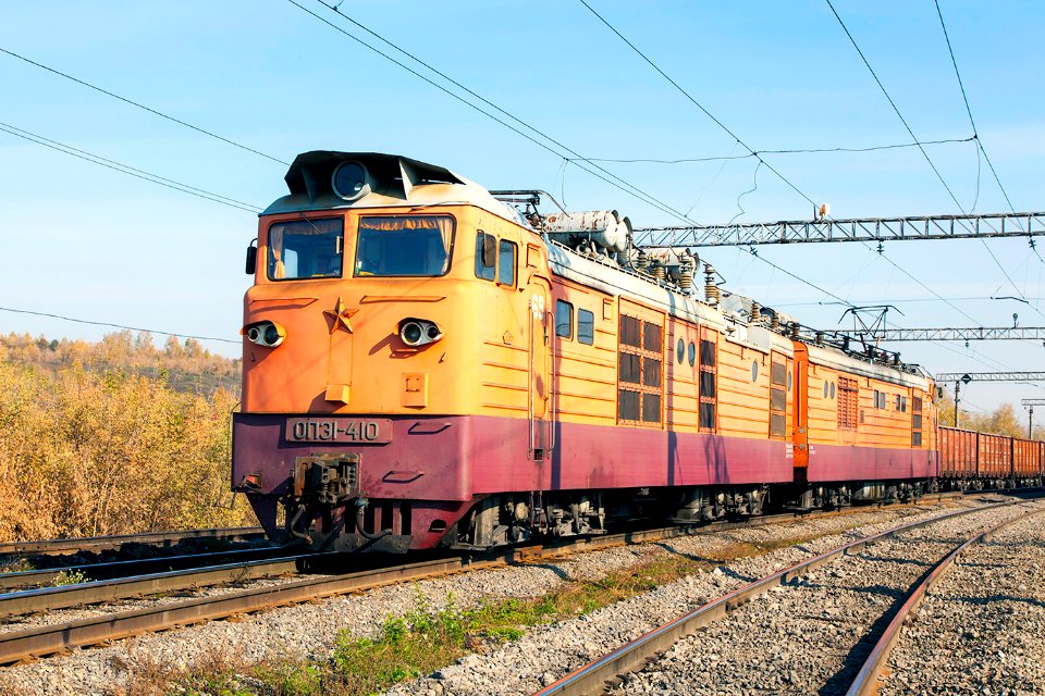 ОПЭ1-410,_Russia,_Kemerovo_region,_Krasnobrodskiy_coal_strip_mine,_Ugolnaya_station_(Trainpix_176742)