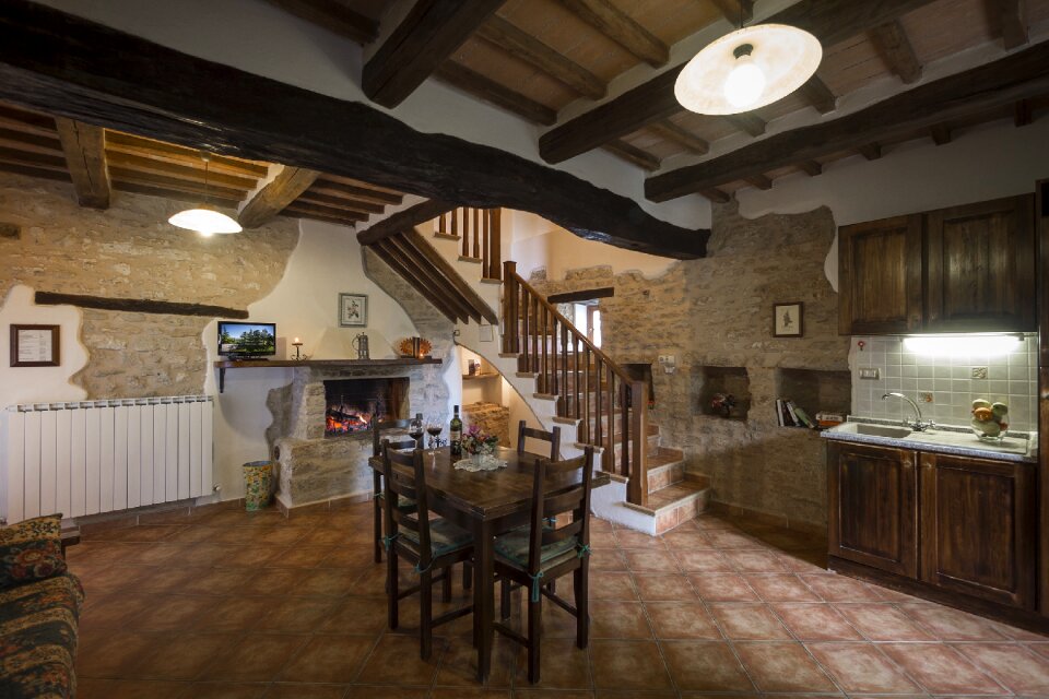 Acute mountain kitchen suite