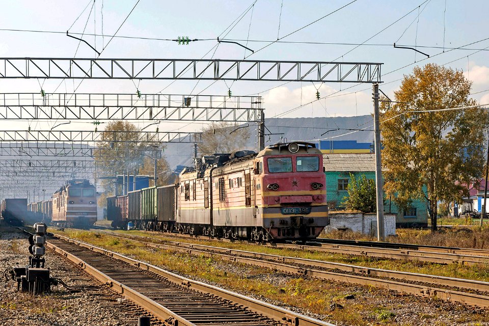 ОПЭ1-396,_Russia,_Kemerovo_region,_Krasnobrodskiy_coal_strip_mine,_Vostochnaya_station_(Trainpix_186175)