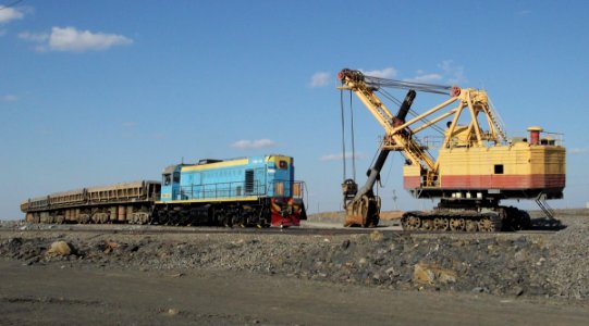 ТЭМ18-455,_Казахстан,_Карагандинская_область,_АО_"Шубарколь_комир",_карьер_(Trainpix_30311)