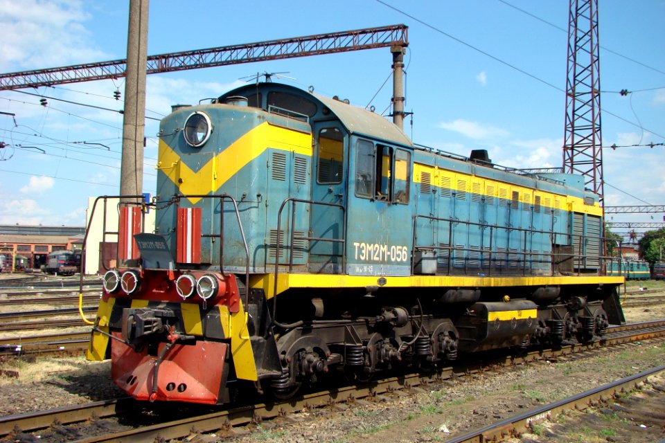 ТЭМ2М-056,_Украина,_Харьковская_область,_станция_Основа_(Trainpix_47413)