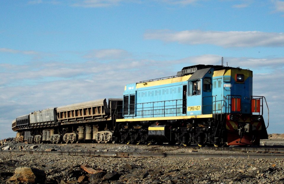 ТЭМ18-457,_Казахстан,_Карагандинская_область,_АО_"Шубарколь_комир",_карьер_(Trainpix_30713)