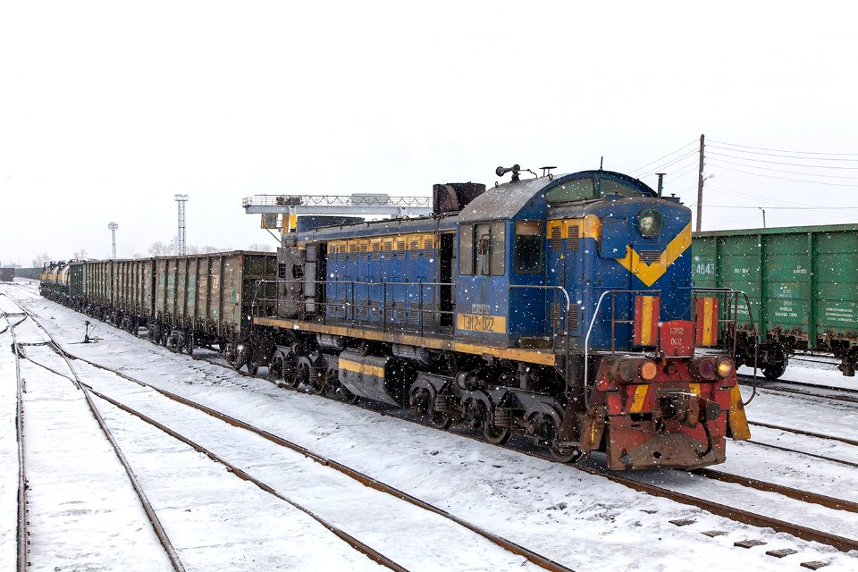 ТЭМ2М-022,_Russia,_Sverdlovsk_region,_OJSC_"Svyatogor",_Med'_station_(Trainpix_156898)