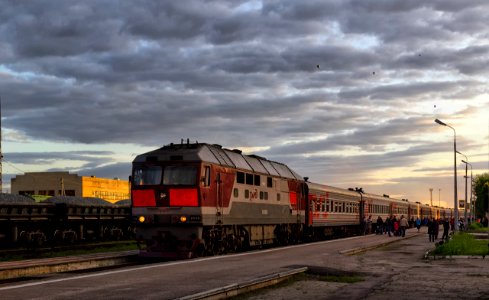 ТЭП70-0361,_Russia,_Pskov_region,_Velikiye_Luki_station_(Trainpix_167650)