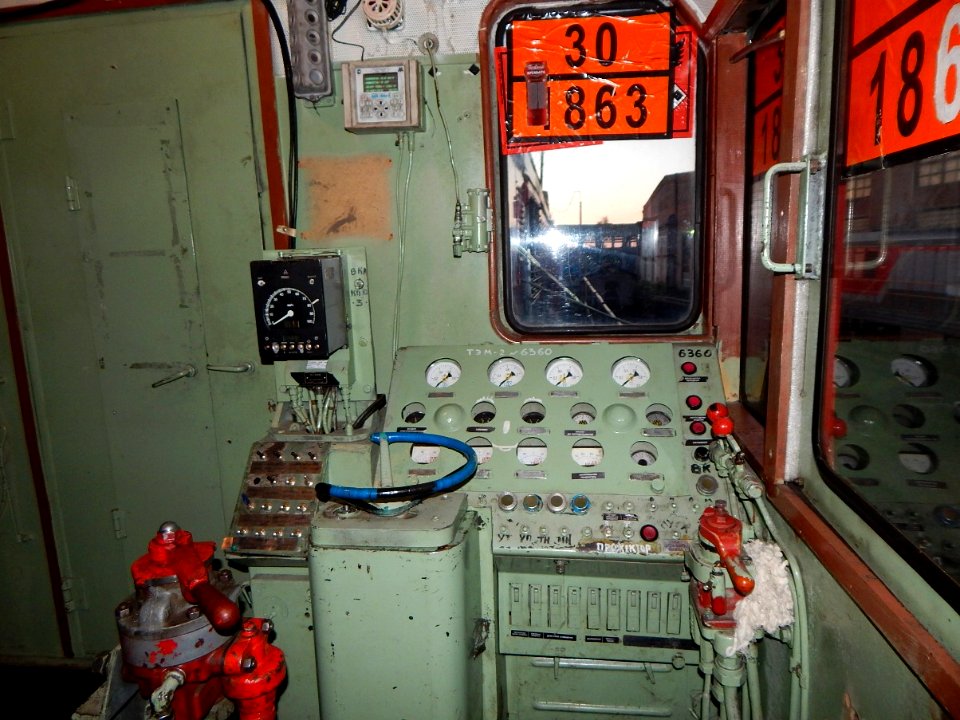 ТЭМ2-6360,_Россия,_Самарская_область,_ПТОЛ_Сызрань_(Trainpix_138315)