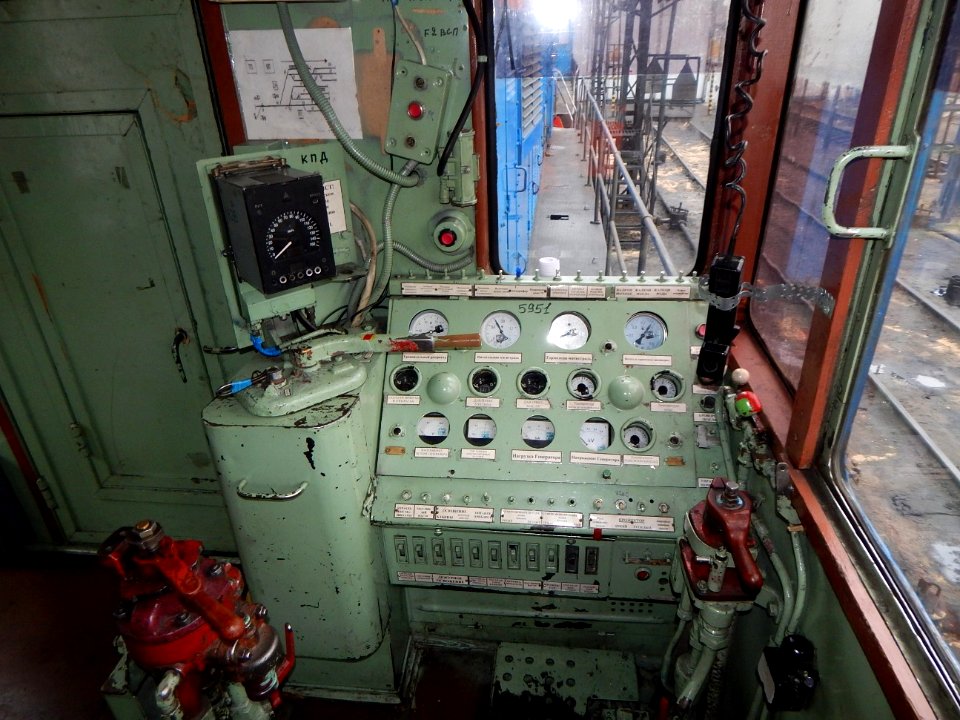 ТЭМ2-5951,_Россия,_Самарская_область,_ПТОЛ_Сызрань_(Trainpix_189164)