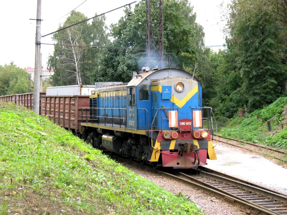 ТЭМ2-6152,_Russia,_Moscow,_Hovrino_station_(Trainpix_192377)