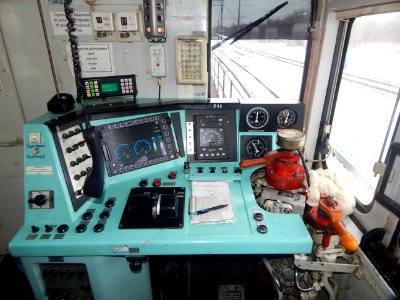 ТЭМ18ДМ-716,_Россия,_Самарская_область,_станция_Сызрань_(Trainpix_196681)