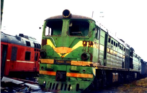 ТЭП10Л-042,_Россия,_Тульская_область,_депо_Узловая_(Trainpix_147919)