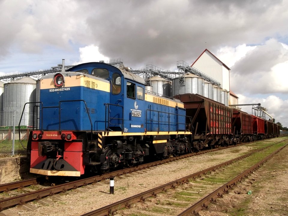 ТГМ3Б-2742,_Литва,_Шяуляйский_уезд,_станция_Йонишкис_(Trainpix_90536)