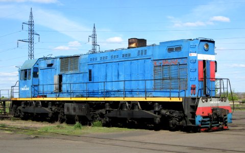 ТЭМ7А-0242,_Казахстан,_Карагандинская_область,_депо_КПТУ_(Trainpix_131801)