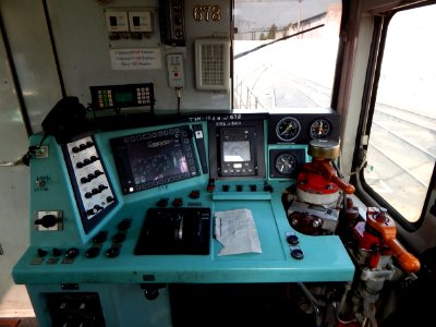 ТЭМ18ДМ-678_кабина,_Россия,_Самарская_область,_ПТОЛ_Сызрань_(Trainpix_133478)