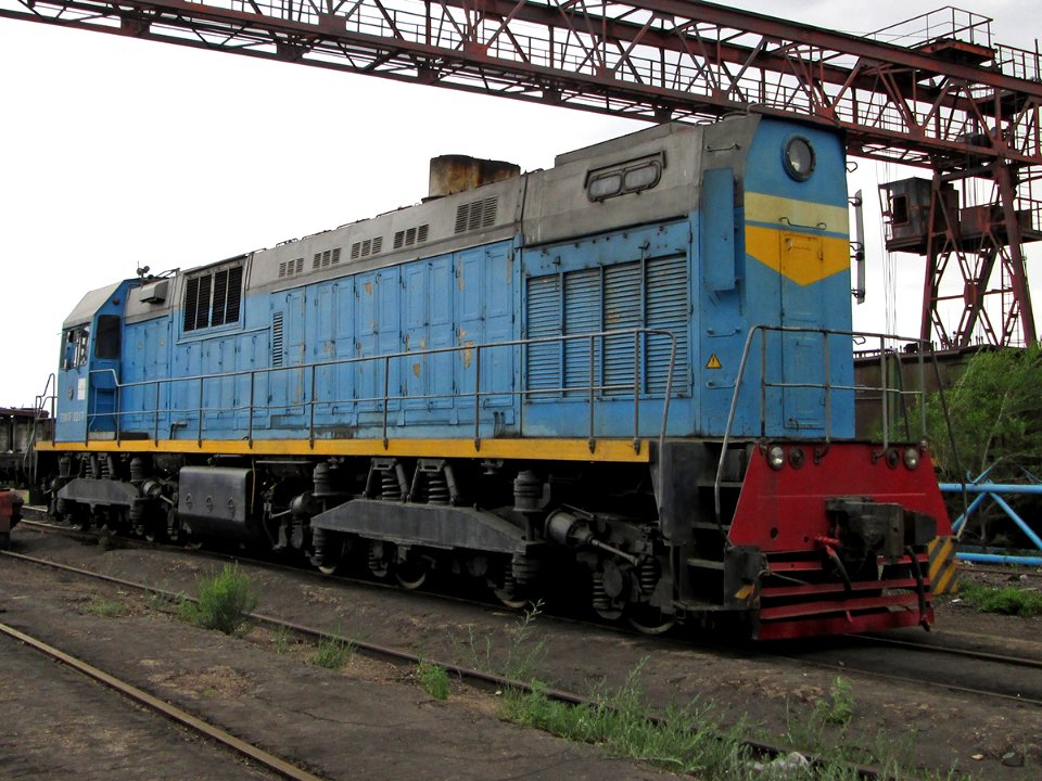 ТЭМ7А-0297,_Казахстан,_Карагандинская_область,_депо_КПТУ_(Trainpix_103184)