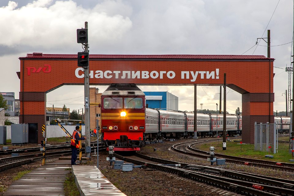 ТЭП70-0389,_Россия,_Калининградская_область,_станция_Калининград-Пассажирский_(Trainpix_147250)