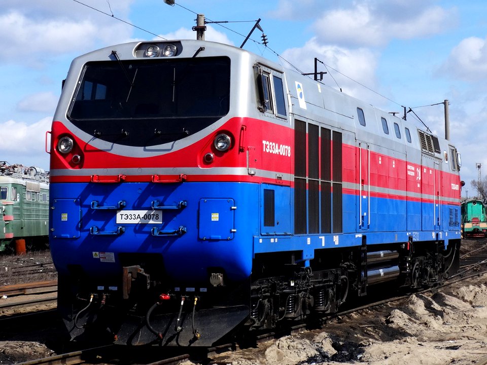 ТЭ33А-0078,_Kazakhstan,_Karaganda_region,_Karaganda_depot_(Trainpix_129835)