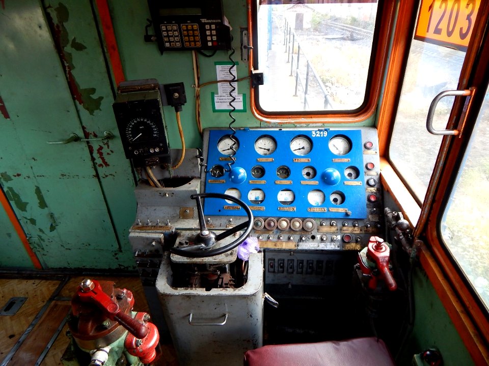 ТЭМ2-3219,_Russia,_Samara_region,_Syzran_depot_(Trainpix_141658)