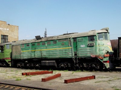 ТЭ3-7739,_Казахстан,_Карагандинская_область,_депо_КПТУ_(Trainpix_34390)