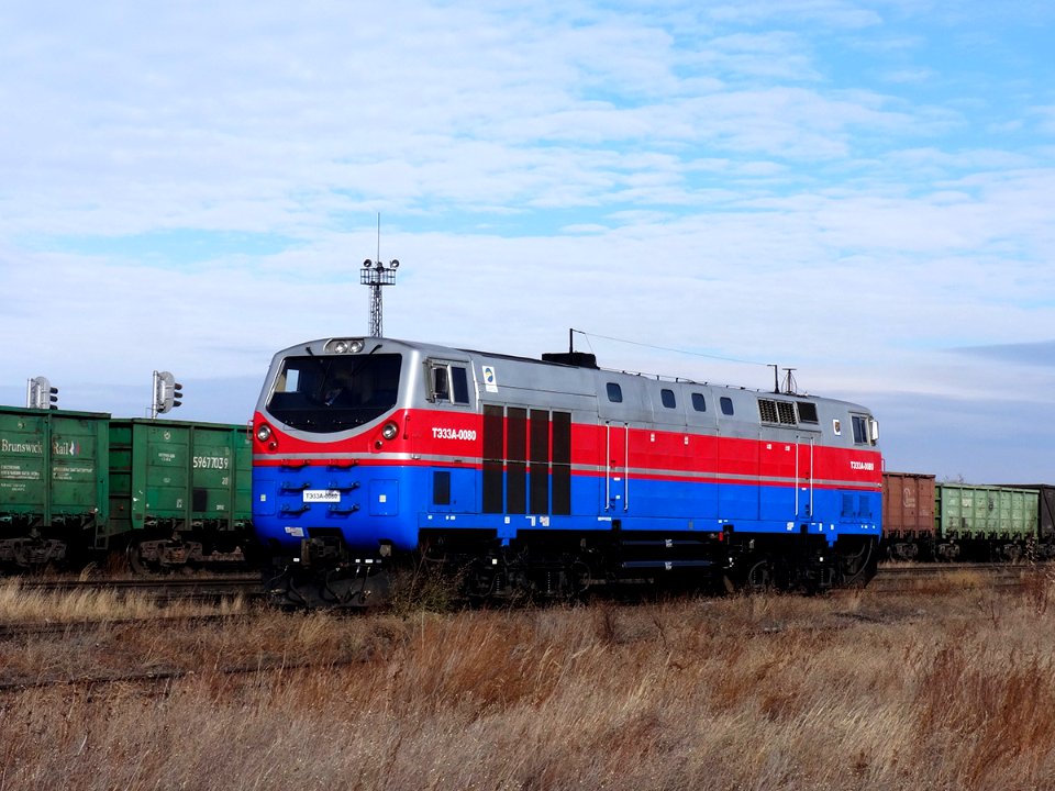 ТЭ33А-0080,_Казахстан,_Карагандинская_область,_станция_Распорядительная_(Trainpix_147255)
