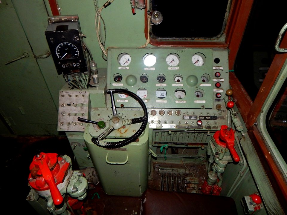 ТЭМ2-5294,_Россия,_Пензенская_область,_депо_Пенза_(Trainpix_210088)