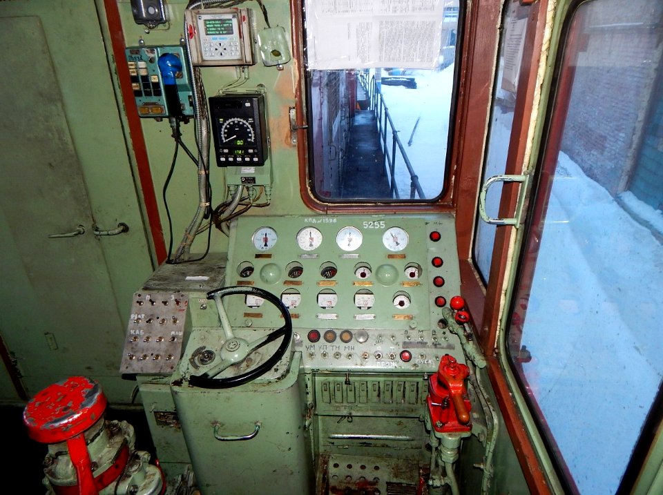 ТЭМ2-5255,_Россия,_Самарская_область,_станция_Сызрань_(Trainpix_159442)