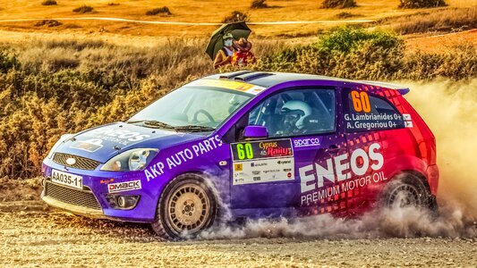 Spectators speed fast