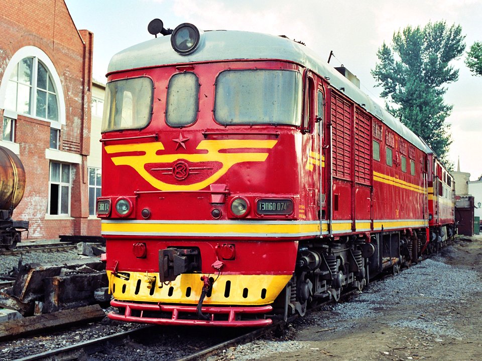 ТЭП60-0745,_Россия,_Волгоградская_область,_депо_Волгоград-Пассажирское_(Trainpix_151879)