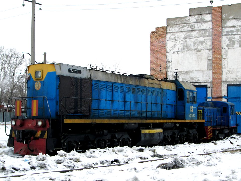 ТЭМ2-7720,_Kazakhstan,_Karaganda_region,_Karaganda_depot_(Trainpix_125409)