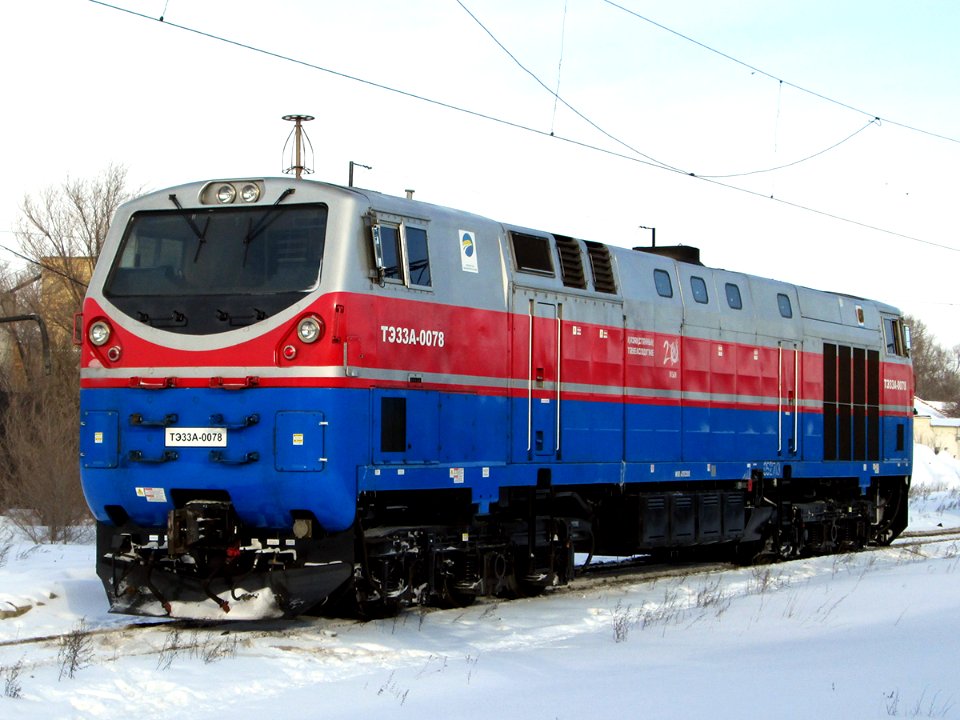 ТЭ33А-0078,_Kazakhstan,_Karaganda_region,_Karaganda_depot_(Trainpix_121802)