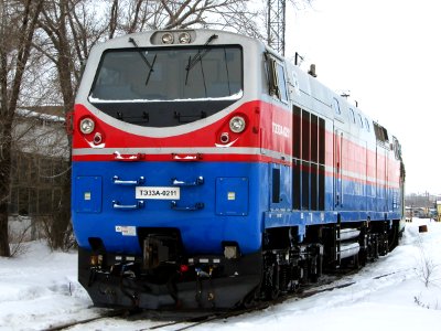 ТЭ33А-0211,_Kazakhstan,_Karaganda_region,_Karaganda_depot_(Trainpix_121799)