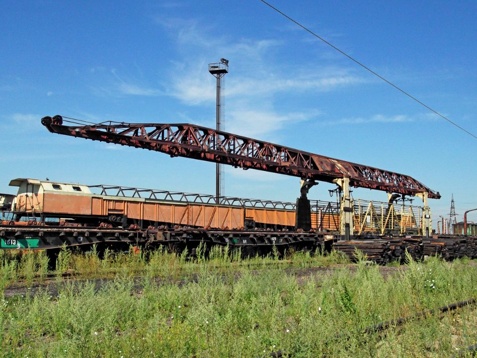 УК25-18_377,_Казахстан,_Карагандинская_область,_станция_Кзыл_(Trainpix_35584)