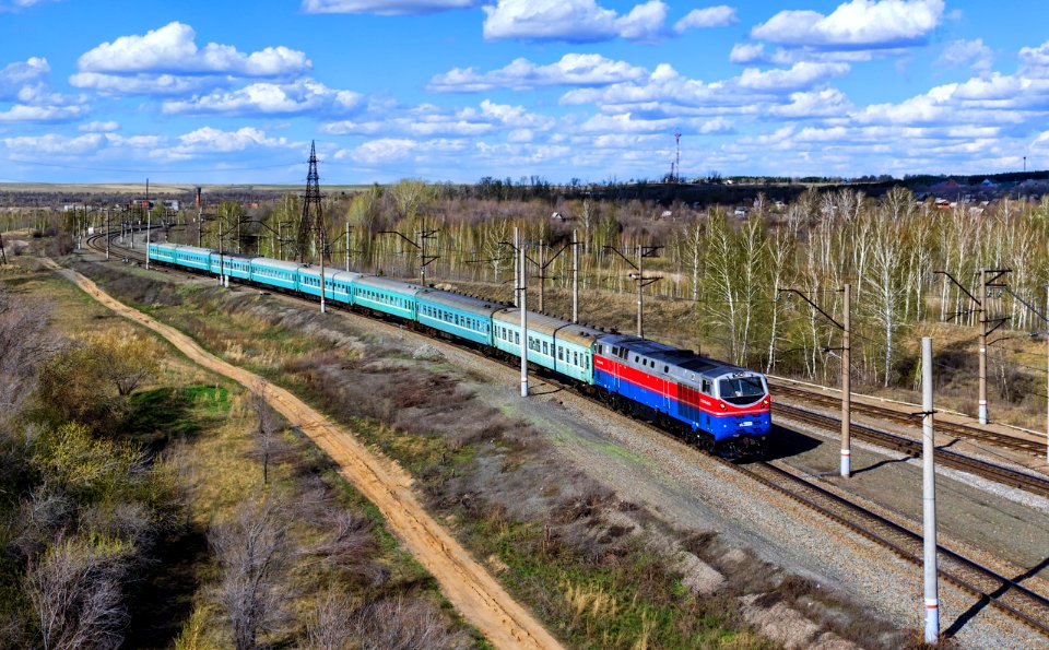 ТЭ33А-0215,_Russia,_Chelyabinsk_region,_Zolotaya_Sopka_station_(Trainpix_162258)