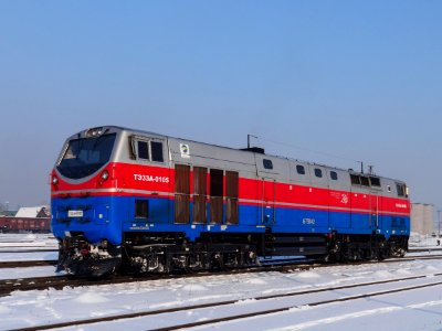 ТЭ33А-0105,_Казахстан,_Восточно-Казахстанская_область,_станция_Семей_(Trainpix_151920)