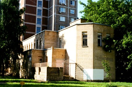 Торговое_здание_на_Перовской_улице,_Москва_2020-07
