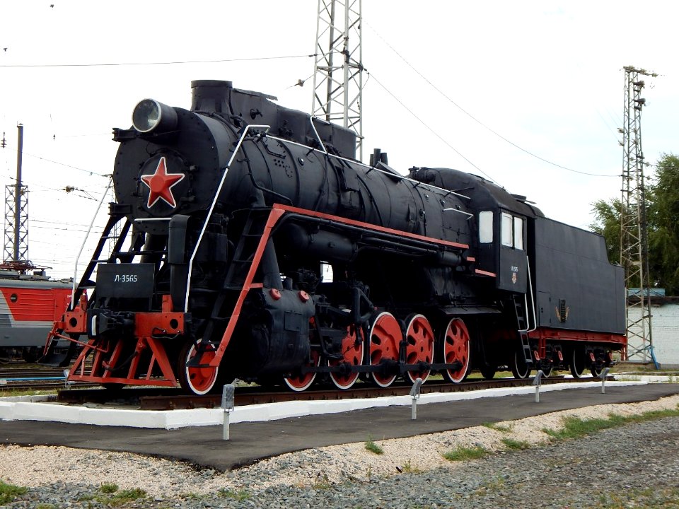 Л-3565,_Russia,_Samara_region,_Oktyabrsk_station_(Trainpix_172609)