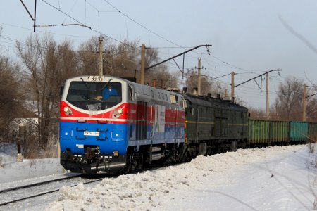 ТЭ33А-0211,_Kazakhstan,_Karaganda_region,_Karaganda-Sorting_station_(Trainpix_184339)