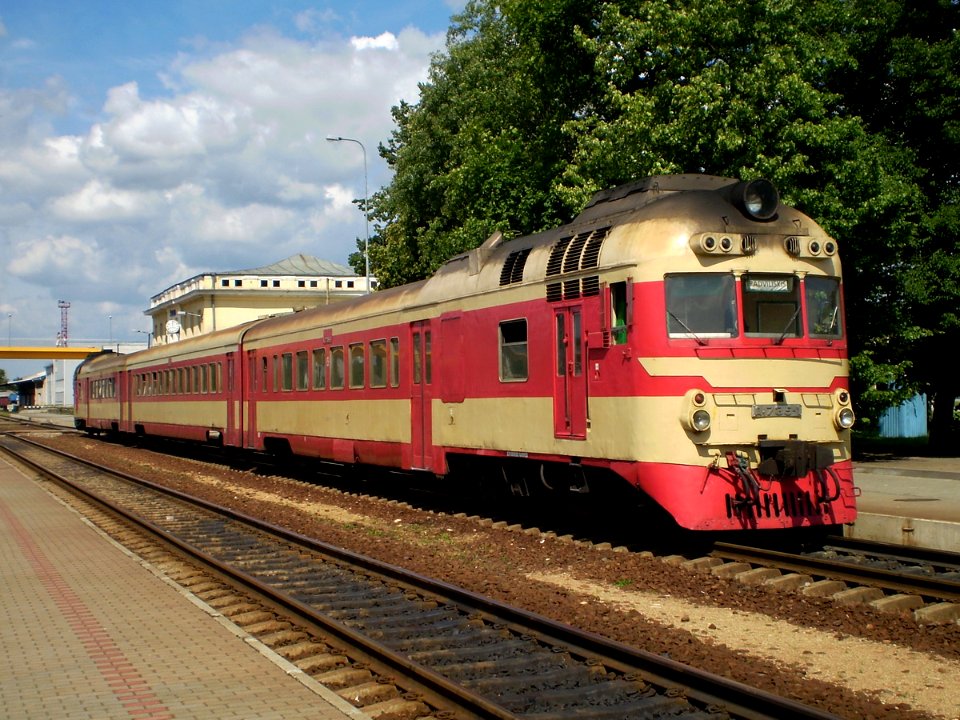 Д1-735,_Литва,_Шяуляйский_уезд,_станция_Шяуляй_(Trainpix_91064)