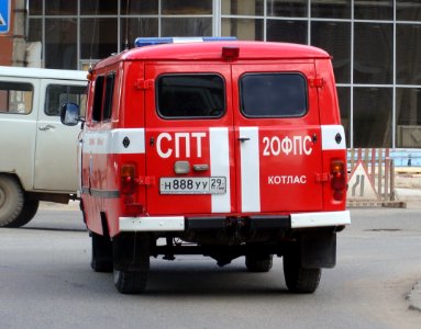 Пожарный_автомобиль_на_базе_УАЗ-452,_Котлас_(3)